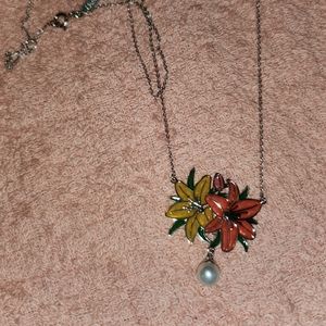 Flower stained glass like pearl necklace